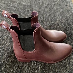 J. Crew matte Chelsea rain boots, size 8
